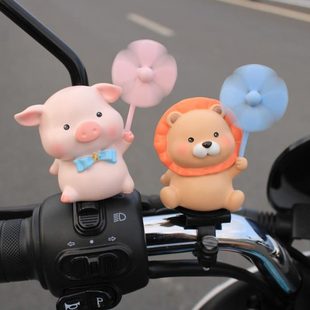 小豬擺件行摩托車裝 飾品風(fēng)車竹電動車自載汽車蜻蜓機車可愛后視鏡