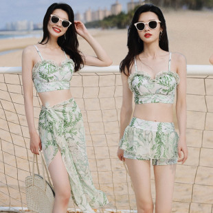 新款 溫泉沙灘游泳衣女 比基尼分體三件套性感聚攏小胸高腰顯瘦裙式