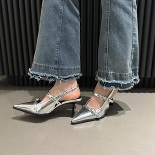 女通勤尖頭細跟高跟鞋 包頭淺口鉚釘銀色一字扣帶涼鞋 2024新款 春季