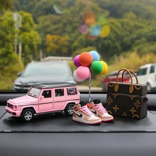 汽車模型擺件2025新款 飾車內飾品擺件女 網紅創意車載中控臺香薰裝