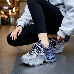 百搭輕便擦色運動鞋 今年流行爆款 秋季 女2025新款 高級感厚底老爹鞋