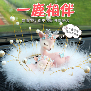 一路平安鹿汽車中控臺裝 車內(nèi)飾品擺件 飾創(chuàng)意車載可愛男女神款