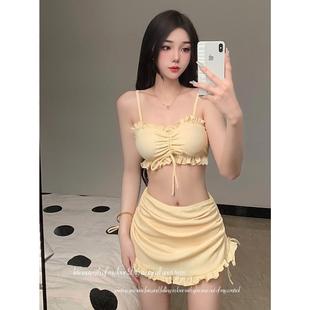 泳衣女比基尼2025新款 性感小胸高級感泡溫泉 玫紅色分體三件套裙式
