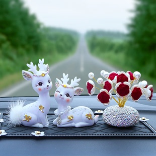 汽車擺件款 飾用品女神上檔次 車載中控臺一路平安鹿網(wǎng)紅車內(nèi)裝