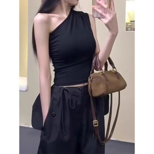露肩甜辣小上衣 無袖 黑色斜肩背心女夏季 外穿獨特別致絕美辣妹短款