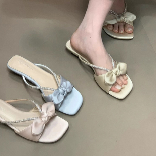 蝴蝶結(jié)水鉆帶甜美仙女風(fēng)方頭一字涼鞋 女夏外穿2025新款 涼拖鞋 法式