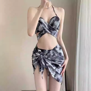 世可兒2025小胸聚攏鋼托藍(lán)色扎染分體三件套泳衣女比基尼性感遮肉