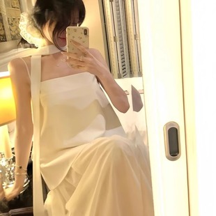 JOYKIKI妮妮愛穿 女春防走光高級感獨特絕美小上衣 掛脖吊帶雪紡衫