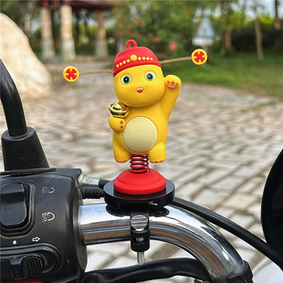 奶龍電動(dòng)車裝 飾品小黃鴨汽車車載擺件自行摩托車掛飾頭盔可愛(ài)配件