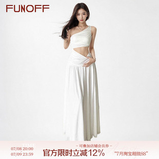 FUNOFF 清冷感斜肩鏤空大擺連衣裙海邊度假風性感白色長裙女 法式
