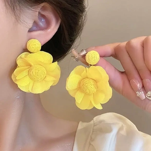 高級感氣質黃色布藝太陽花朵耳釘女海邊度假拍照顯白耳飾夸張大氣
