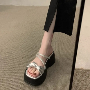 絕美銀色拖鞋 高級感仙女風厚底沙灘鞋 女2025新款 外穿時尚 夏季 法式