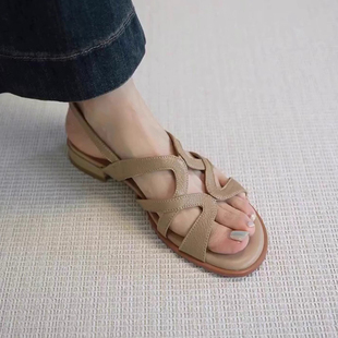 女一字扣帶休閑羅馬鞋 羊皮版 圓頭通勤平底鞋 露趾交叉帶涼鞋 法式