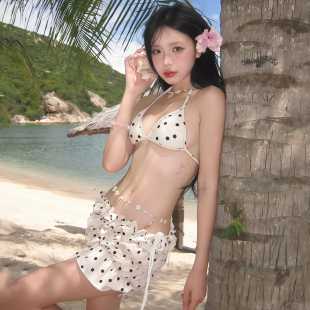 泳衣女純欲性感辣妹白色波點比基尼分體三件套小胸聚攏度假風溫泉