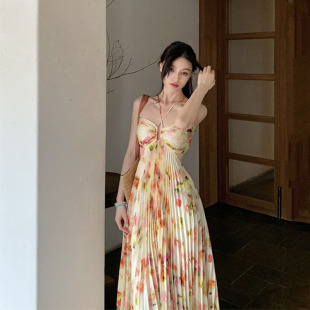 法式 純欲碎花掛脖吊帶連衣裙女氣質顯瘦海邊度假壓褶百褶大擺長裙