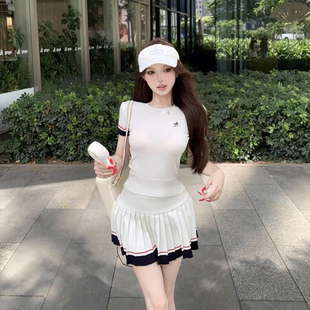女夏季 t恤百褶短裙半身裙兩件套學(xué)院風(fēng)甜辣套裝 白色短袖 刺繡修身