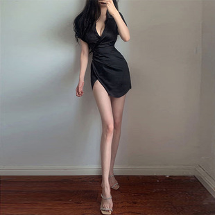 裙性感御姐甜辣連衣裙女夏季 V領收腰修身 緞面不規則開叉裙子襯衫