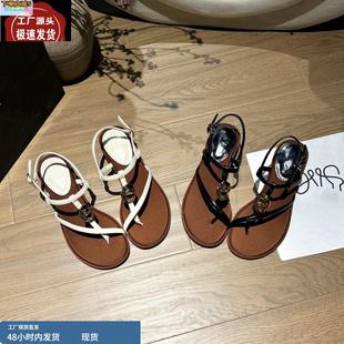 百搭粗跟氣質涼鞋 金屬扣夾趾一字帶度假風羅馬涼鞋 女 法式 羊皮版