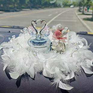 網紅汽車擺件太陽能旋轉車載香薰水晶天鵝可愛香水車內裝 飾用品女