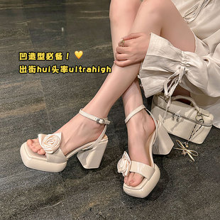 女小個子仙女風花朵露趾厚底高跟鞋 一字帶粗跟涼鞋 潮 新款 2025夏季