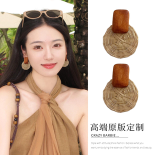 波西米亞度假風耳環2025新爆款 高級感輕奢小眾獨特草編耳釘耳飾女