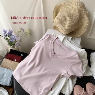 甜辣打底上衣 T恤女夏小個子修身 美式 學院青春V領小鹿刺繡正肩短袖