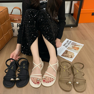 仙女風配裙子軟底羅馬沙灘 女夏外穿2025新款 日式 平底水鉆套趾涼鞋