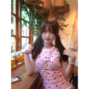顯瘦辣妹短款 美式 修身 t恤女夏季 粉色上衣 甜辣櫻桃滿印花正肩短袖