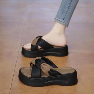 仙女風(fēng)配裙子沙灘涼拖鞋 女夏外穿2025新款 高級(jí)感厚底交叉拖鞋 法式