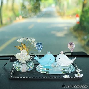 車內(nèi)飾品擺件海士上創(chuàng)意高檔可愛中控臺(tái)車載香水女豚汽車裝 飾用品