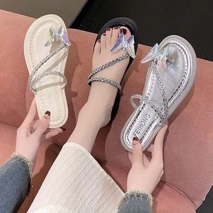 新款 外穿夾趾小眾平底氣質(zhì)仙女風(fēng)沙灘涼鞋 女夏季 銀色水鉆蝴蝶拖鞋