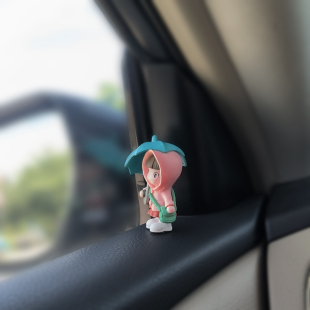 可愛卡通打傘女孩汽車中控臺(tái)窗邊擺件車內(nèi)公仔裝 飾品迷你車載創(chuàng)意