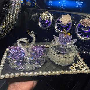 新款 飾品 太陽能旋轉(zhuǎn)水晶蘋果香薰擺件車載香水女生汽車香氣車內(nèi)裝