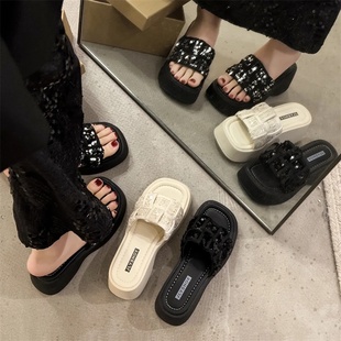 外穿厚底一字拖休閑涼拖增高鞋 2025新款 女夏季 軟羊皮網(wǎng)紅黑色拖鞋
