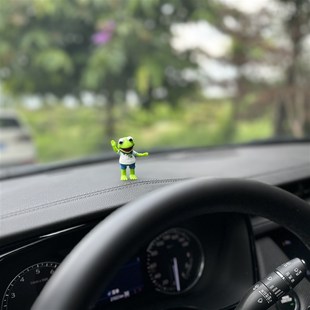 科密特青蛙汽車中控臺擺件可愛卡通公仔車載車內裝 化 飾品個性